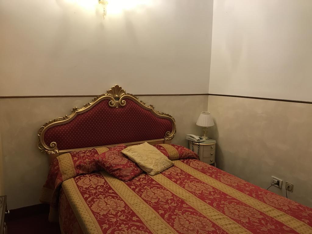Castello  Residenza Ruga Giuffa المظهر الخارجي الصورة